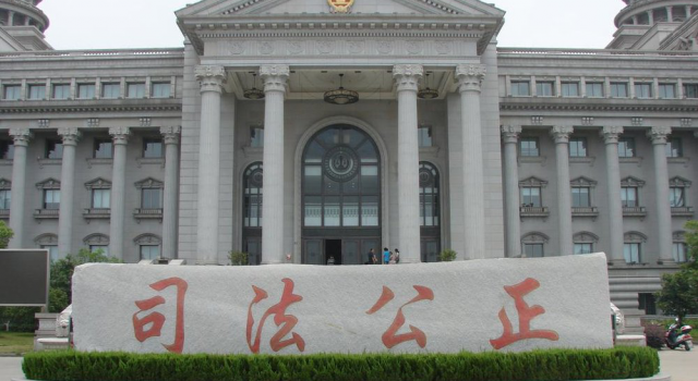女孩为结婚告父母  父母不满意女婿拒给户口簿法院怎么判？