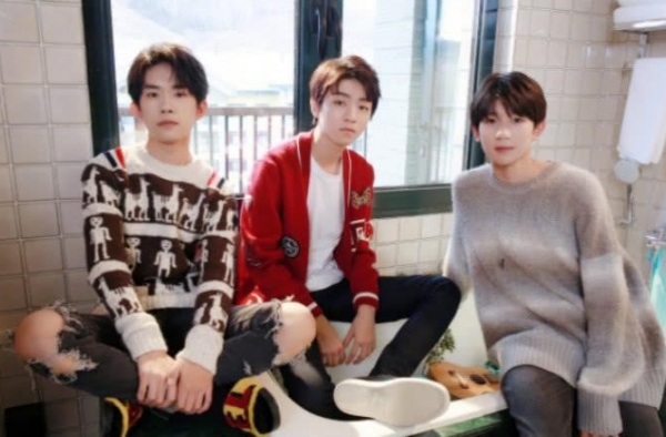 TFBOYS联排被迫取消，只因大批粉丝聚集在场外