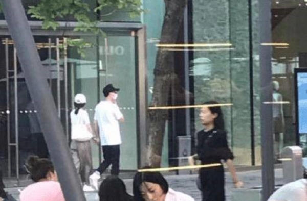 与冯绍峰新恋情曝光?粉丝团解释说:私人空间不要打扰