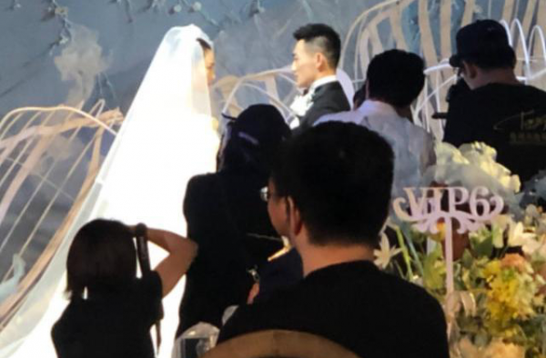 张馨予告白 你就是我的真命天子与何捷婚礼仪式曝光