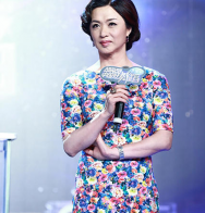 金星和汉斯复婚首次回国，女人味又回到了金星身上