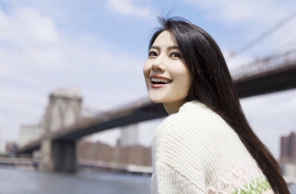网友偶遇高圆圆 女神好孝顺尽心尽力陪婆婆