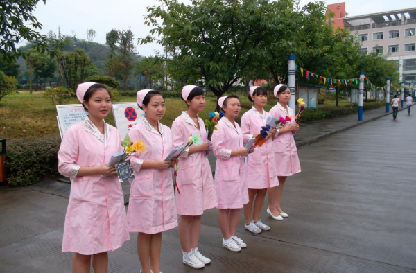 拒绝被父母“安排”读卫校 18岁女生众筹上大学