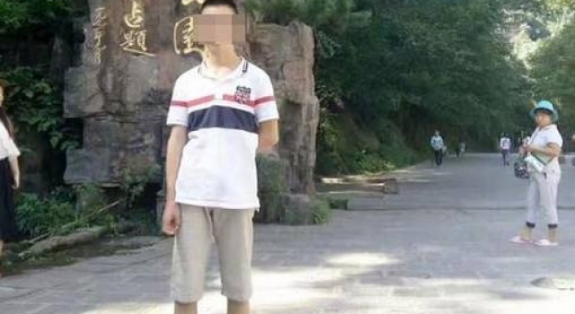 新生陡坡蛙跳死亡 令人心疼!年轻学生惨遭体罚后竟出事