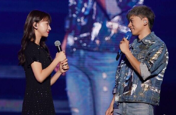 张杰请吴谨言当演唱会嘉宾 谁火和谁玩是要蹭热度吗？