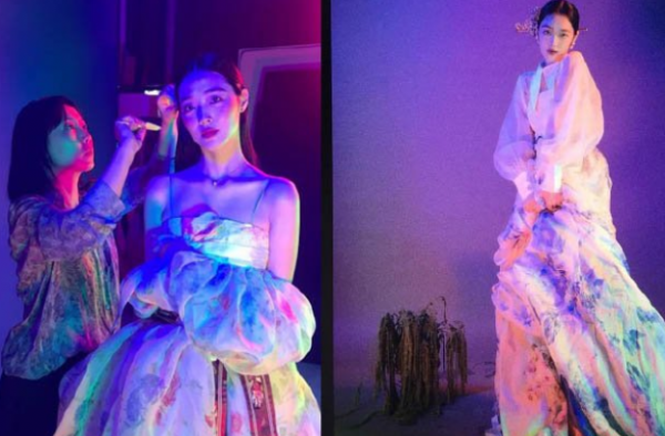 雪莉穿改良韩服怎么回事 性感露肩为何被批辣眼睛？