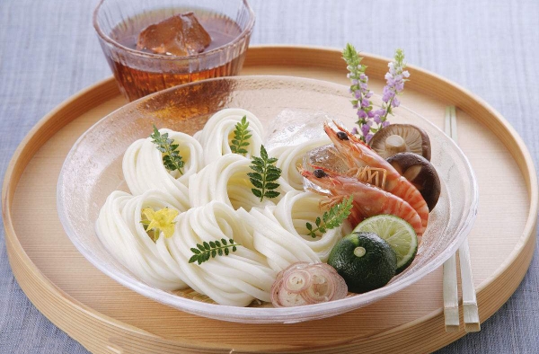 鲜虾炒乌冬面  乌冬面炒着吃味道更加一绝哦