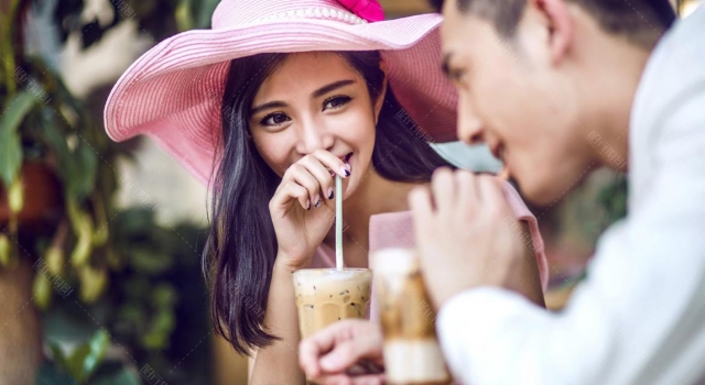 什么样的约会这么吸引人 让她化好全套妆来见你