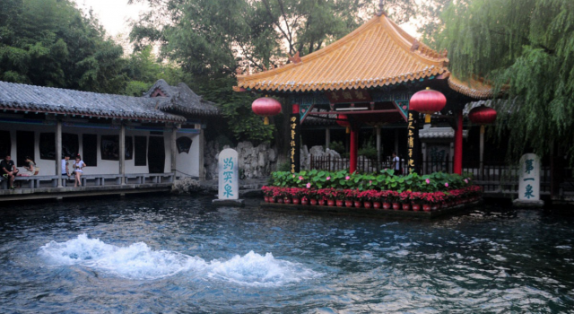 游客质疑趵突泉喷涌靠水泵 济南自驾游了解一下
