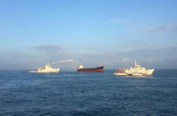 琼州海峡货船失火 幸运的是船上无人遇难