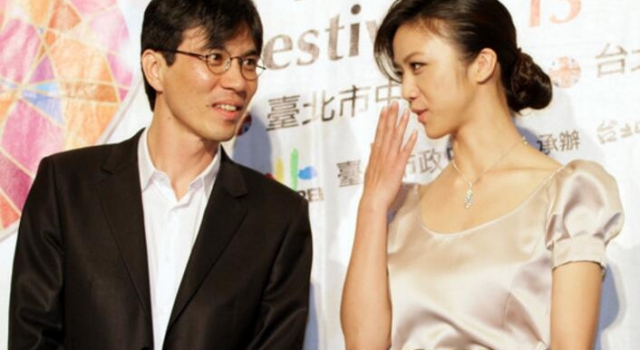 汤唯首晒老公和孩子合影 汤唯嫁给爱情玩沙子都能嗨翻天！