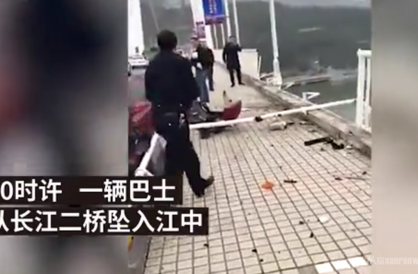 警方进驻公交公司怎么回事?调查显示曾有3人刷老人卡?