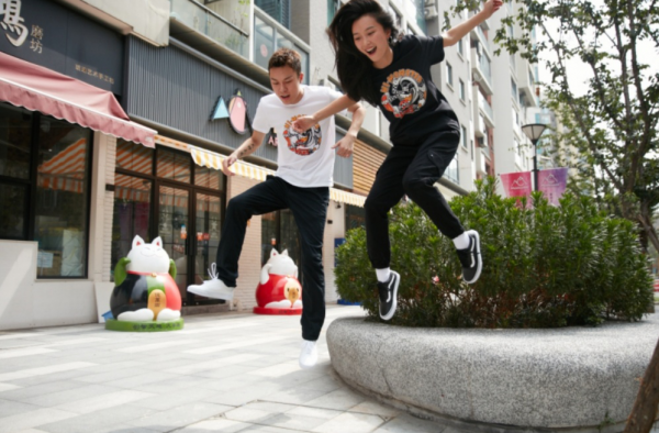 秋冬搭配必备单品 Vans经典情侣款低帮板鞋搭配