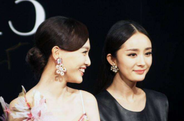 杨幂唐嫣同框 塑料姐妹花尴尬似路人 还敢尬吹姐妹情？