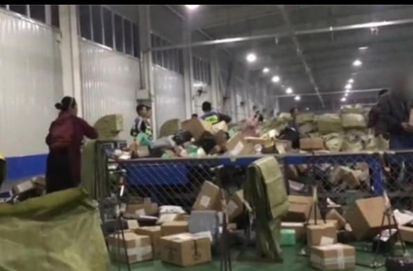 双11暴力分拣快递调查 快递被乱踢扔飞甚至被踩碎