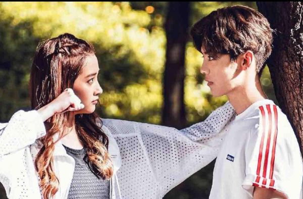 鹿晗方否认求婚 那些年粉丝和她们的爱恨情仇