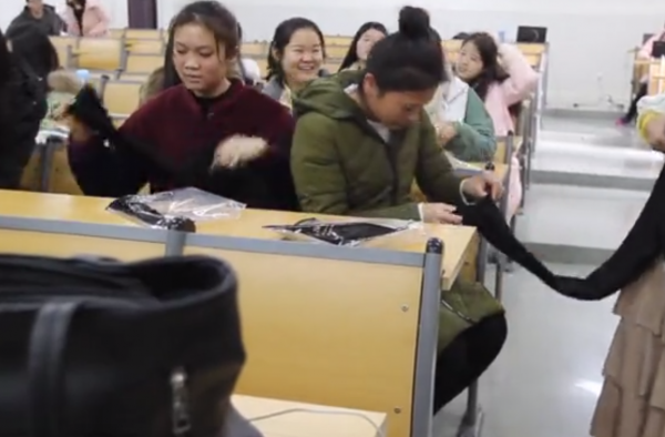 最暖班长买秋裤送全班同学御寒&#160;用了2000多兼职奖学金