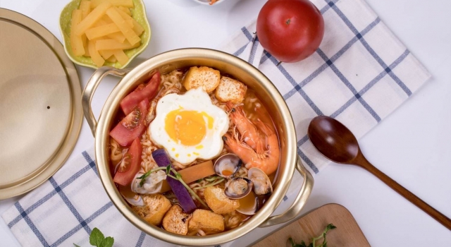 单身旺的专属夜宵  超级美味的网红泡面来啦