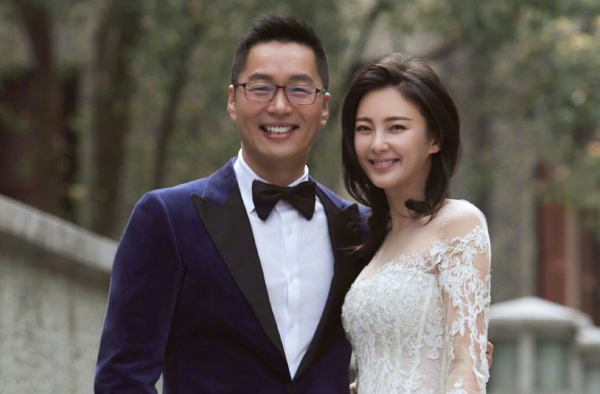 张雨绮袁巴元离婚为躲债，这才是原因，我们都想错了