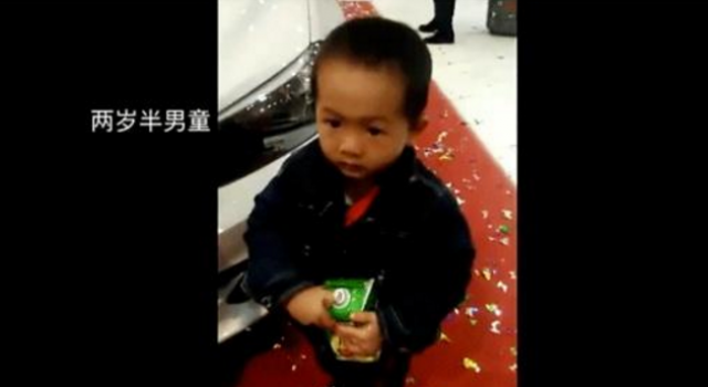 男童抽奖抽到宝马怎么回事？奶奶当场都不敢相信？