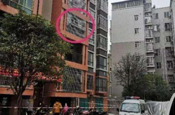 夫妻在家门口遭捅怎么回事？邻居如此偏激什么仇什么怨