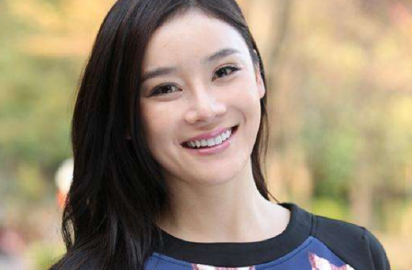袁姗姗回应相亲 终于明白袁爸爸为什么心愁女儿婚事！