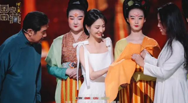 佟丽娅亮相《国家宝藏》 用美丽讲述国家宝藏艺术文化