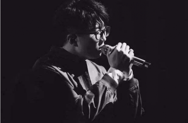毛不易183身高成谜 不能因为我们可爱就忽视大长腿