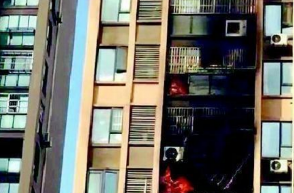 高空烟头点燃小区怎么回事？现场损失严重吗？