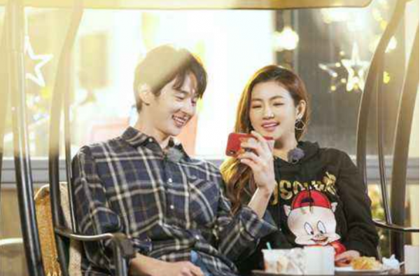 女儿们的恋爱 小奶狗张轩睿会是Selina的真命天子吗？