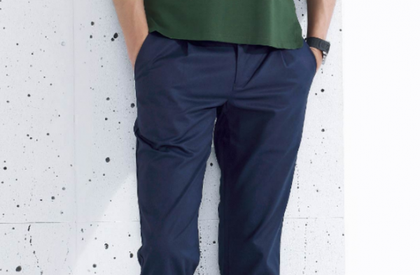 男生们要依据自己的身材来挑选衣服，才能避免各种尴尬