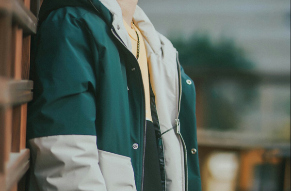 选择一件拼接工装棉服 带给你一个温暖舒适的甜蜜冬天