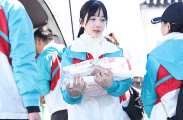 李小璐贾乃亮离婚了没有 删结婚照想表达什么