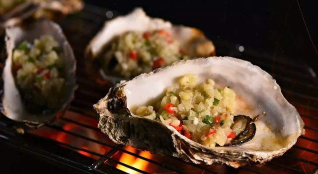 一份新鲜的碳烤生蚝 让你从此爱上大海的味道吧
