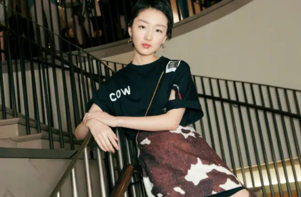 周冬雨被调侃长得像臧狐 适合演妲己 亲自回应很周冬雨