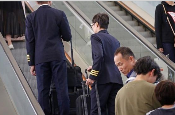 惊恐 机长空中失明盲飞 身在空中就可以这么草率吗？