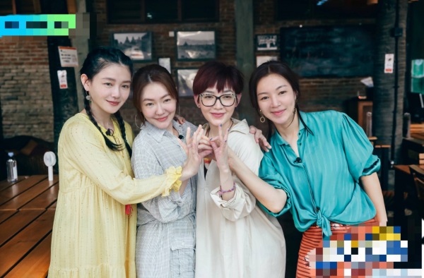 42岁范晓萱冻龄！网友：大S姐妹团都吃了什么防腐剂？