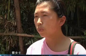 奥迪女掌掴女童至骨折 疑似因女童挡路 到底孰是孰非？