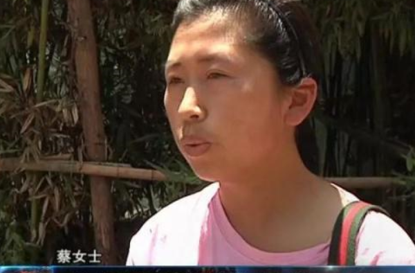 奥迪女掌掴女童至骨折 疑似因女童挡路 到底孰是孰非？
