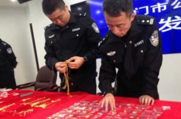 厉害了！4.4公斤被盗黄金暗藏墙中 历时半年终追回