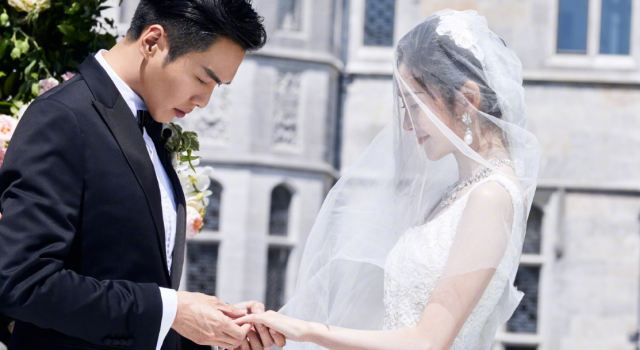 张若昀唐艺昕结婚证件照日期曝出 原来两人早就结了