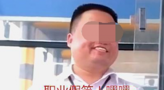 高速收费员假笑遭讽领导表示其在努力微笑何必如此苛责