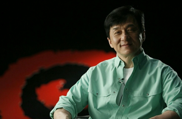 成龙演出遇小意外 大哥果然镇定 什么大风大浪没见过