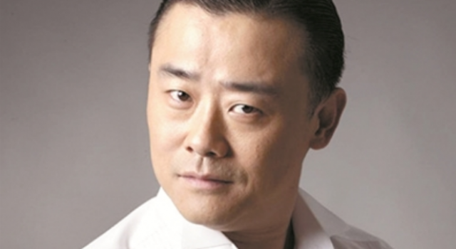 周立波豪宅曝光 欧式装修风格 他与老友一起摇摆