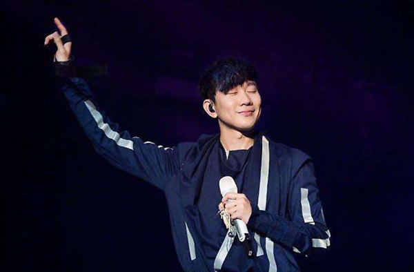 谭松韵被林俊杰回关 激动变土拨鼠 网友：反应不要可爱