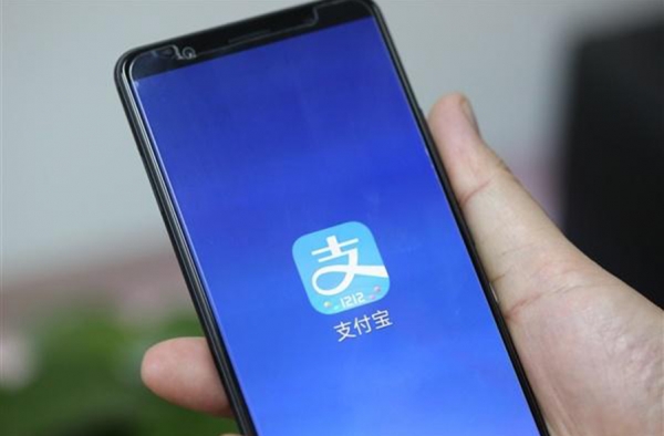 支付宝回应AI换脸风险 八个字霸气解答 网友：实力霸道