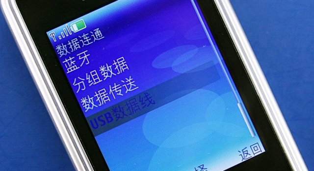 诺基亚又出翻盖手机 支持4G网络还不算 超强待机28天