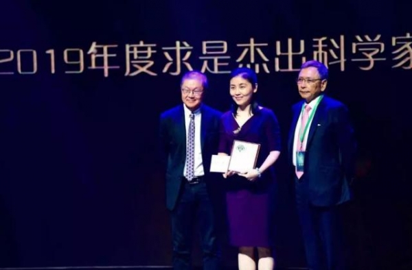 杨振宁被授予求是终身成就奖 成25年第二个获此奖者