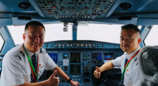 首都航空大兴机场首航机长叫李大兴 评论现十级绕口令