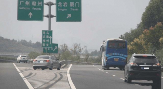 上高速不认识四种道路线 车主注意 12分都不够扣